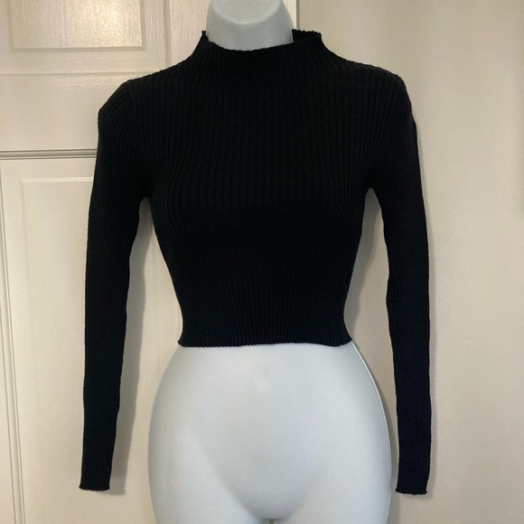 SHEIN Tops - SHEIN Black Ribbed Crop Top